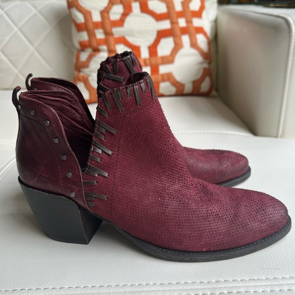 OTBT Santa Fe New Red booties size 8.5 - Picture 2 of 11
